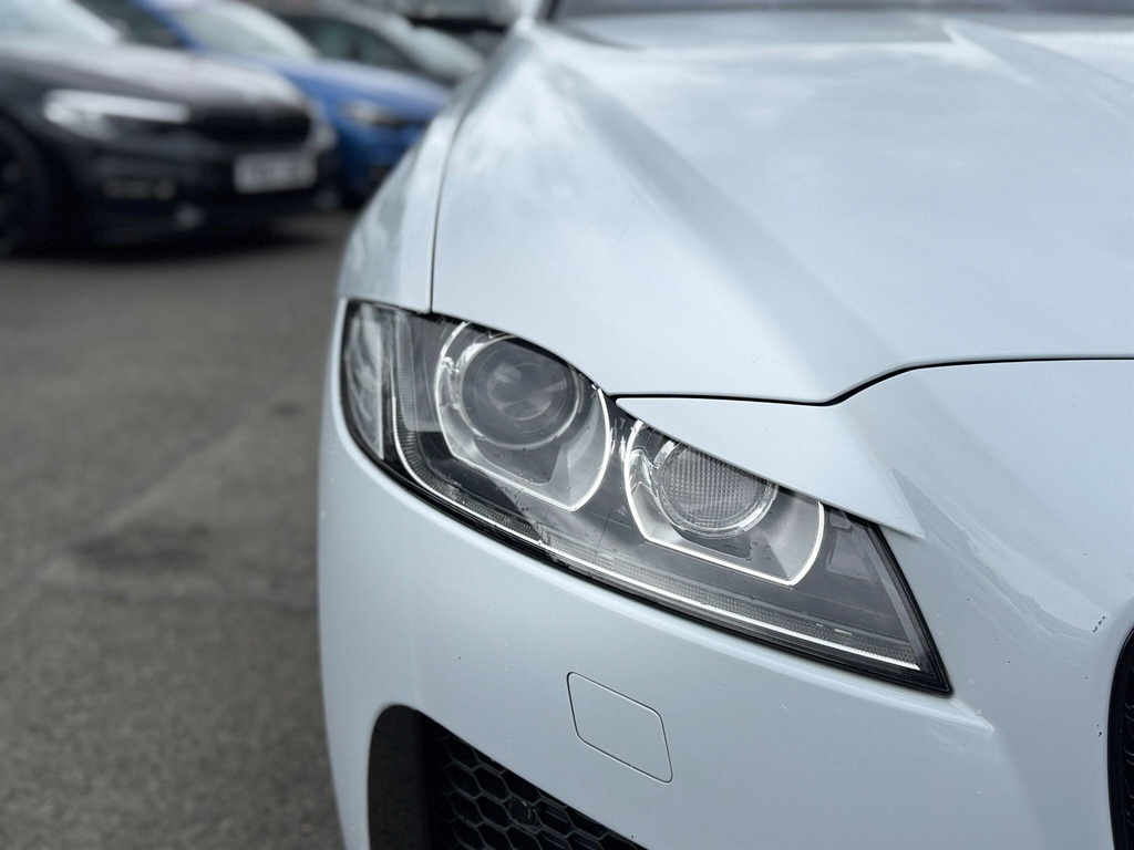 Jaguar XF Automatic White #30