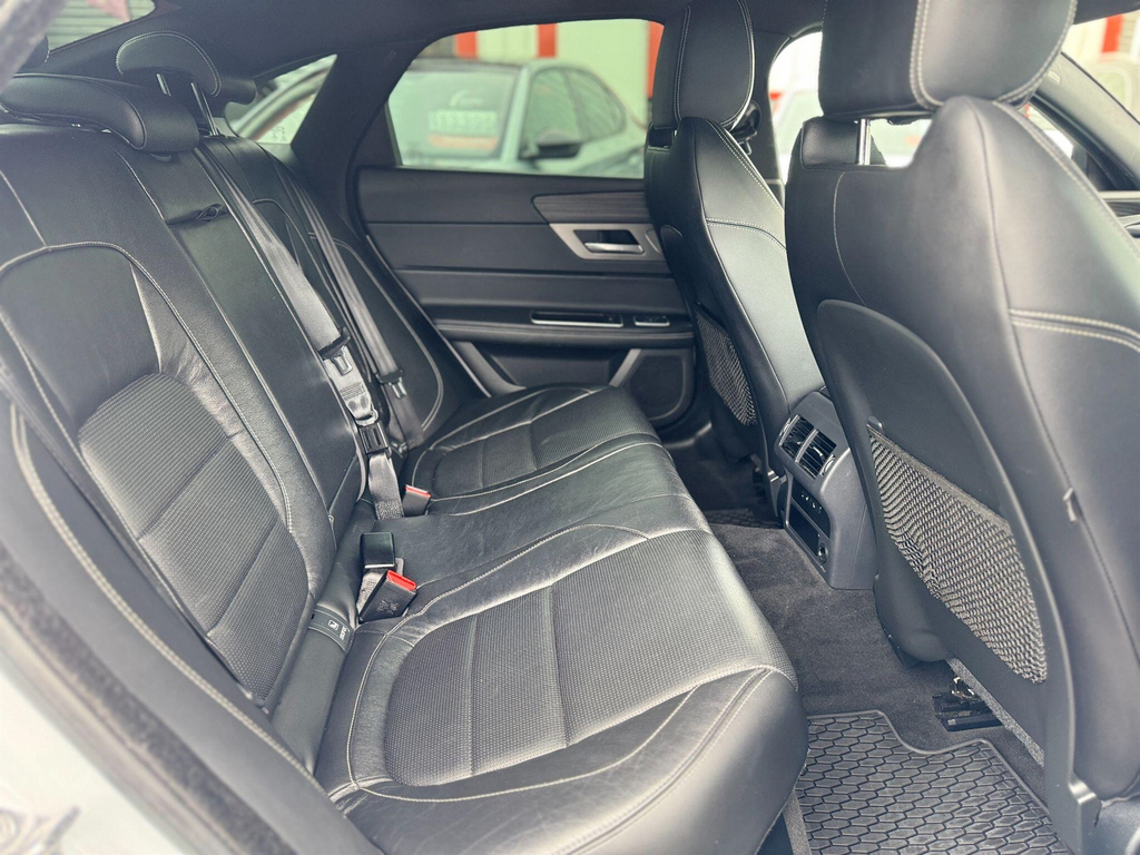 Jaguar XF Automatic White #18