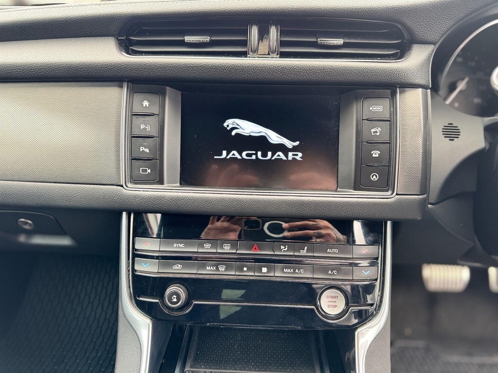 Jaguar XF Automatic White #22