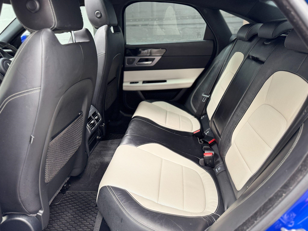 Jaguar XF 2.0D 180 Prestige Black #19
