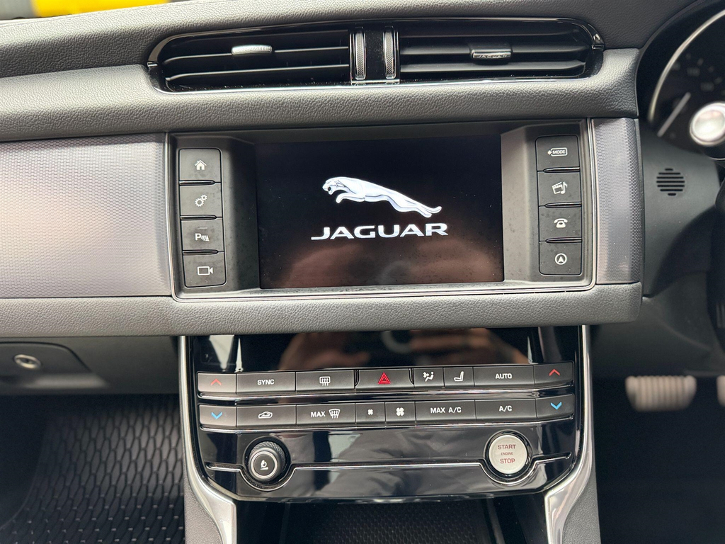 Jaguar XF 2.0D 180 Prestige Black #27