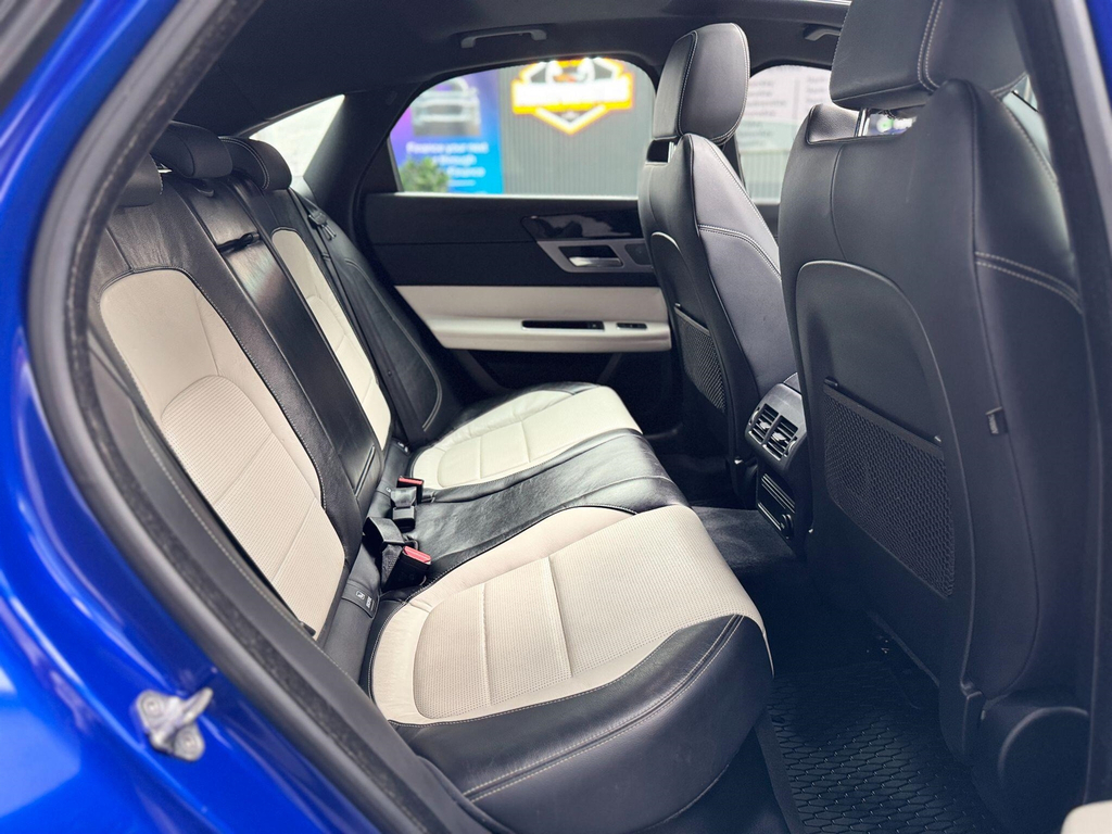 Jaguar XF 2.0D 180 Prestige Black #17