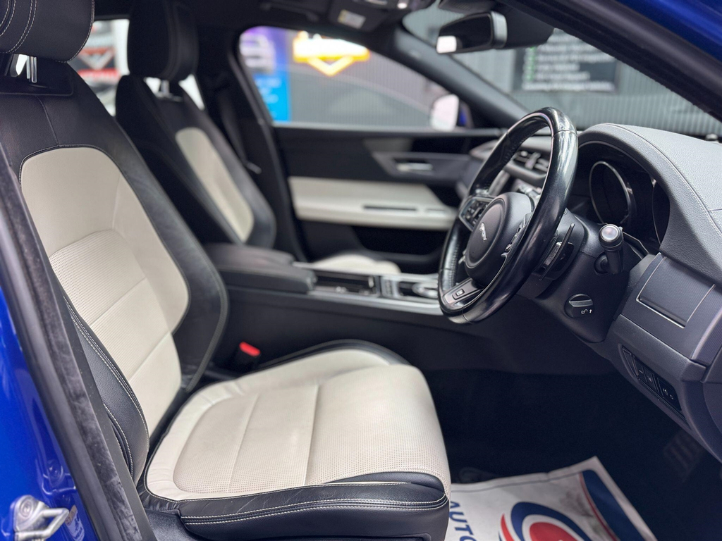Jaguar XF 2.0D 180 Prestige Black #15