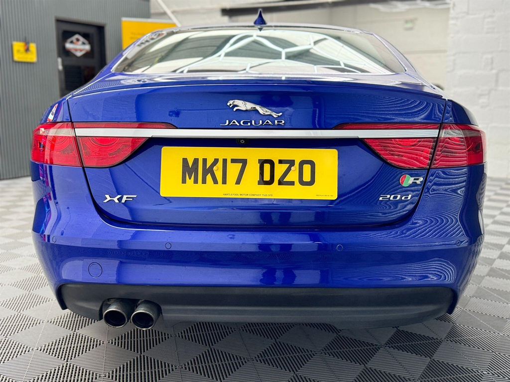 Jaguar XF 2.0D 180 Prestige Black #11