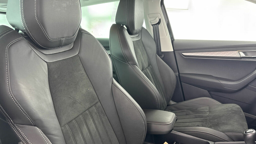 Skoda Karoq Suv White #19