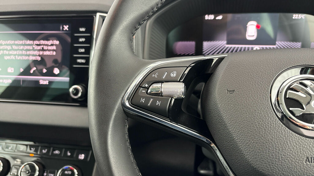 Skoda Karoq Suv White #21