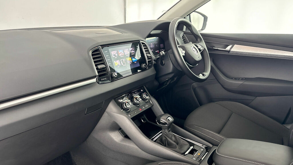 Skoda Karoq Tsi Act Se Drive Dsg Euro 6 5-Door White #2