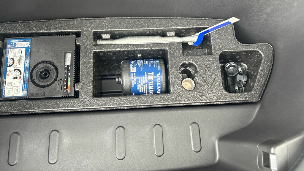 Volvo EX40 Single Motor Extended Range 82Kwh Ultra Black Edit  #24