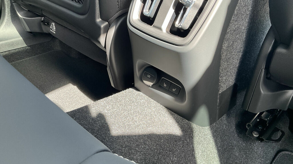 Volvo EC40 Twin Motor Performance Black Edition Ultra Black #30