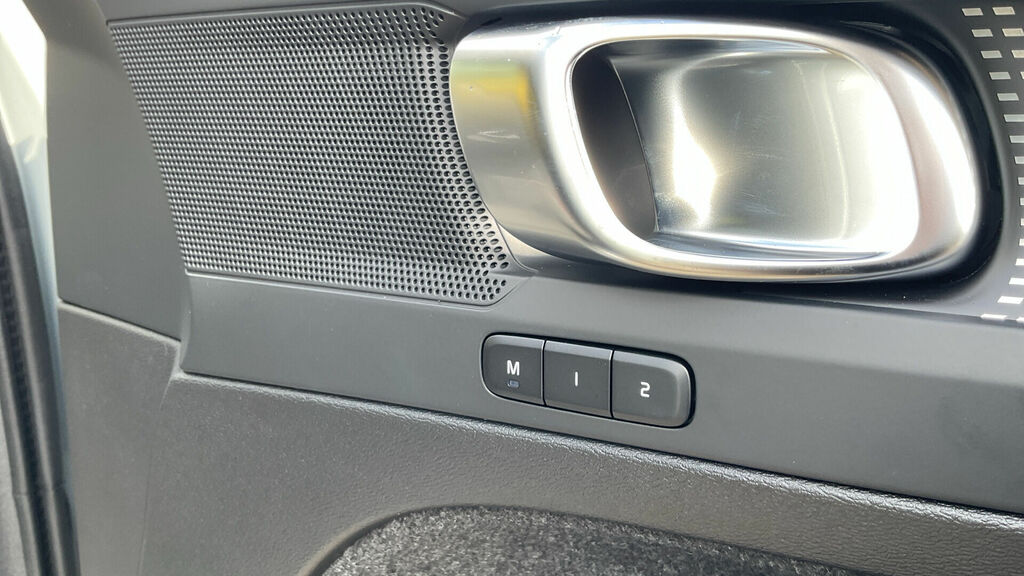 Volvo EC40 Twin Motor Performance Black Edition Ultra Black #34