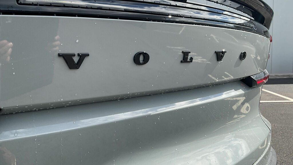 Volvo EC40 Twin Motor Performance Black Edition Ultra Black #15