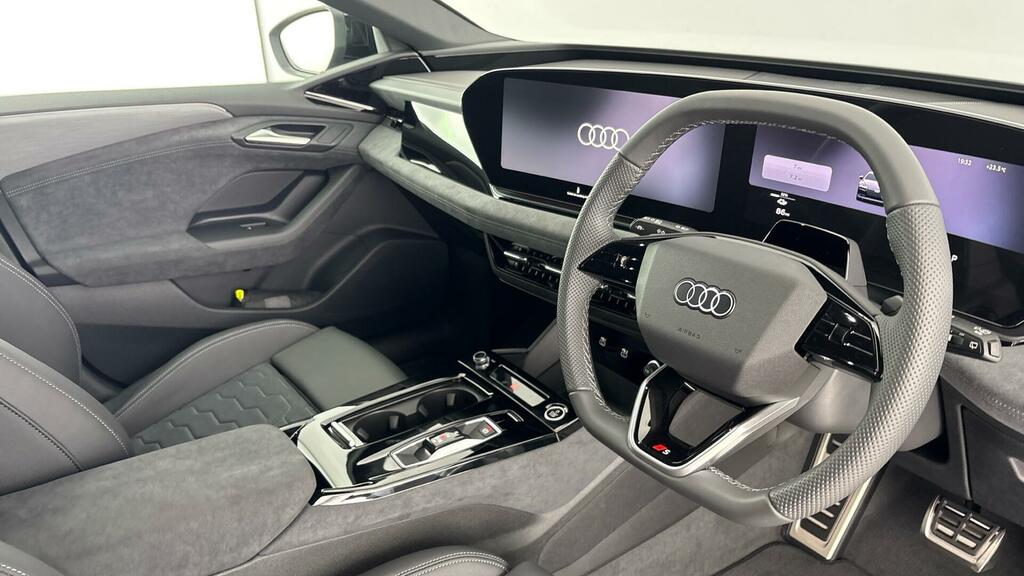 Audi A6 E-tron Avant 100Kwh Performance Black Edition 5-Door Grey #5