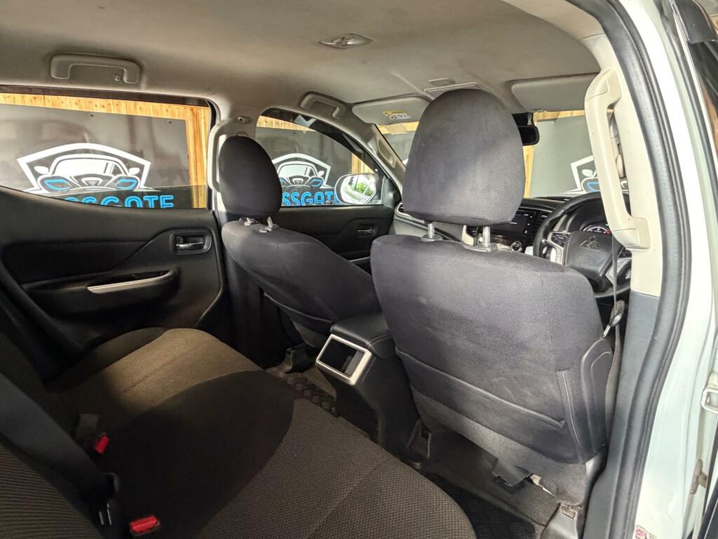 Mitsubishi L200 Black #28