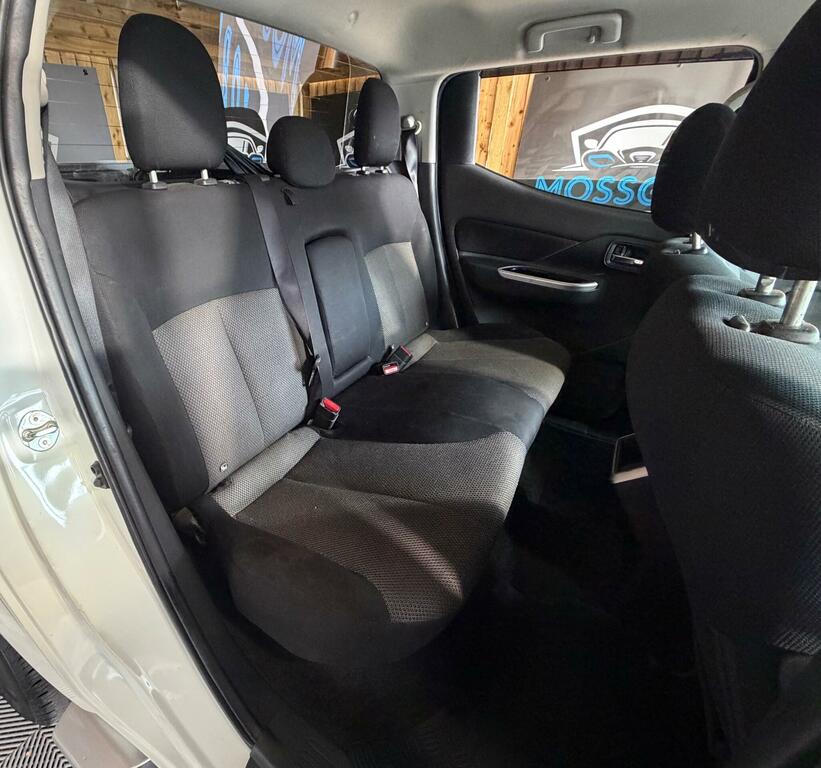 Mitsubishi L200 Black #27