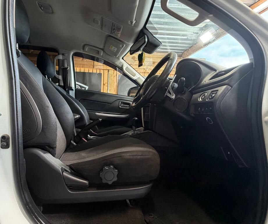Mitsubishi L200 Black #29