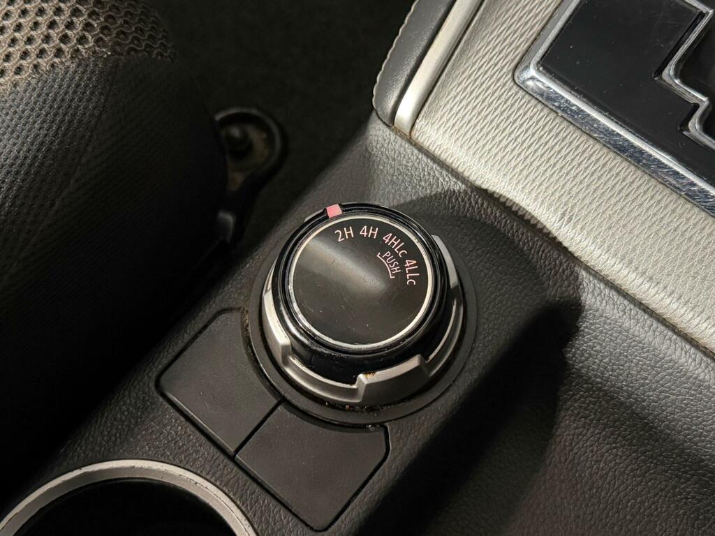 Mitsubishi L200 Black #17