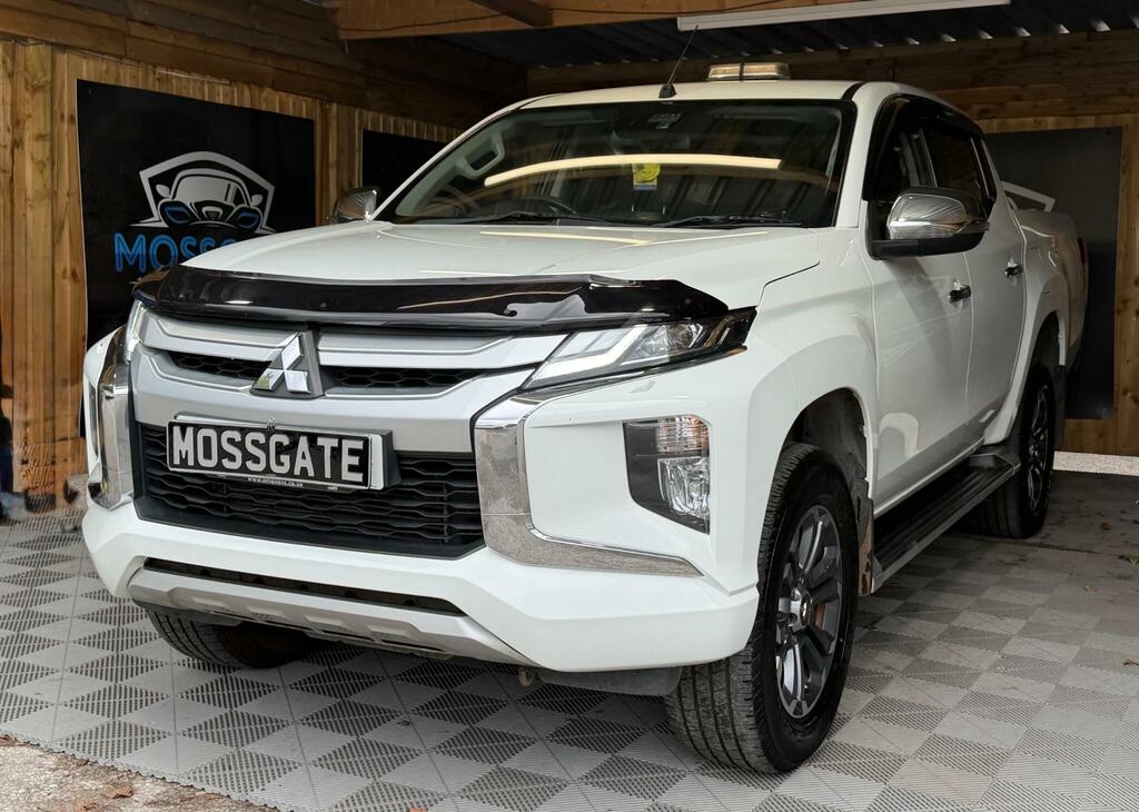 Mitsubishi L200 Black #7