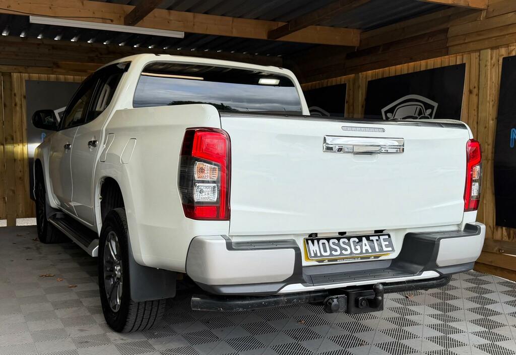 Mitsubishi L200 Black #8