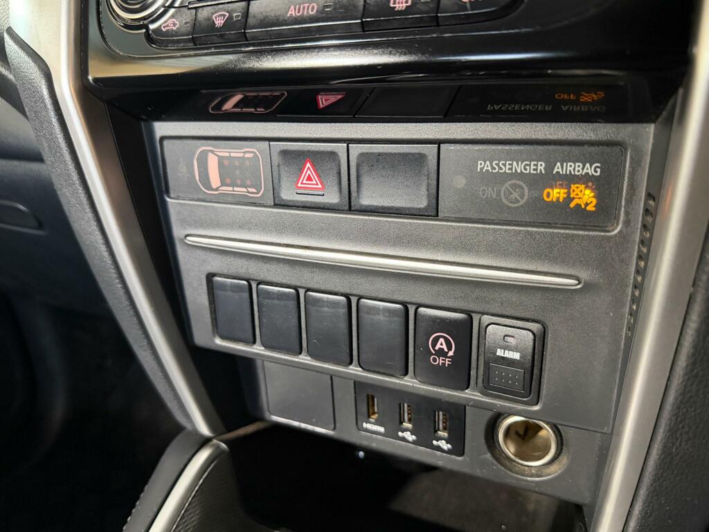Mitsubishi L200 Black #32