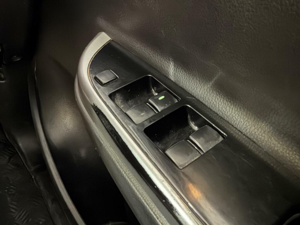 Mitsubishi L200 Black #16