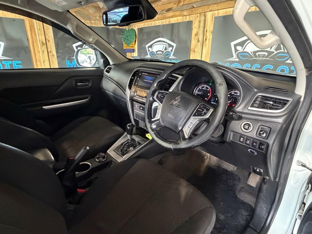 Mitsubishi L200 Black #11