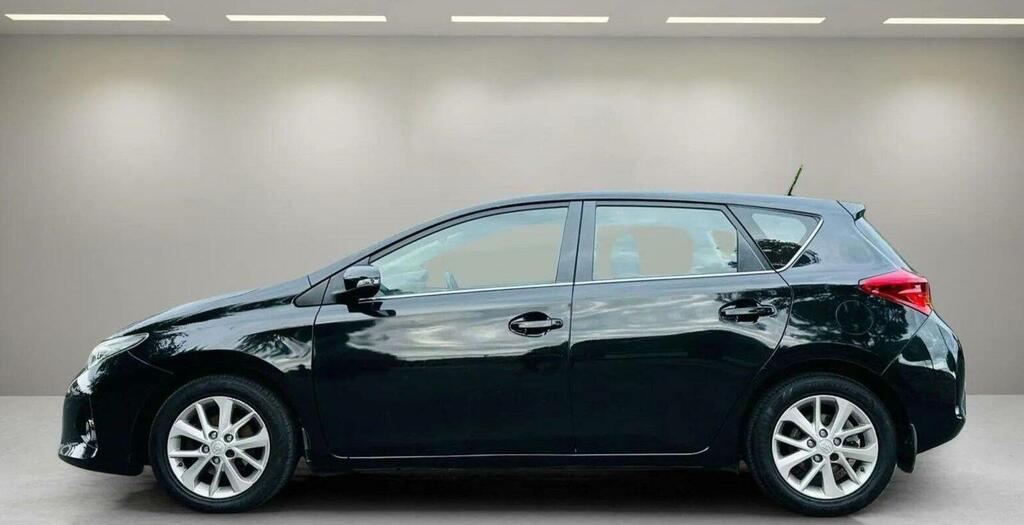 Toyota Auris Hatchback Blue #40