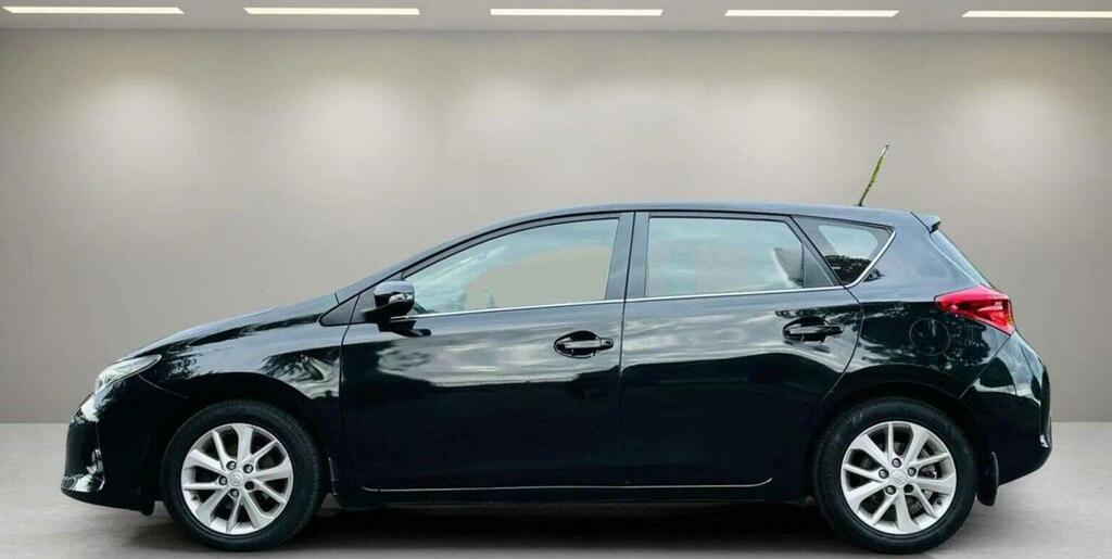Toyota Auris Hatchback Blue #15