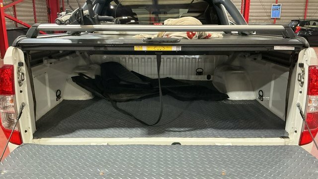 Nissan Navara Navara N-guard Dci White #5