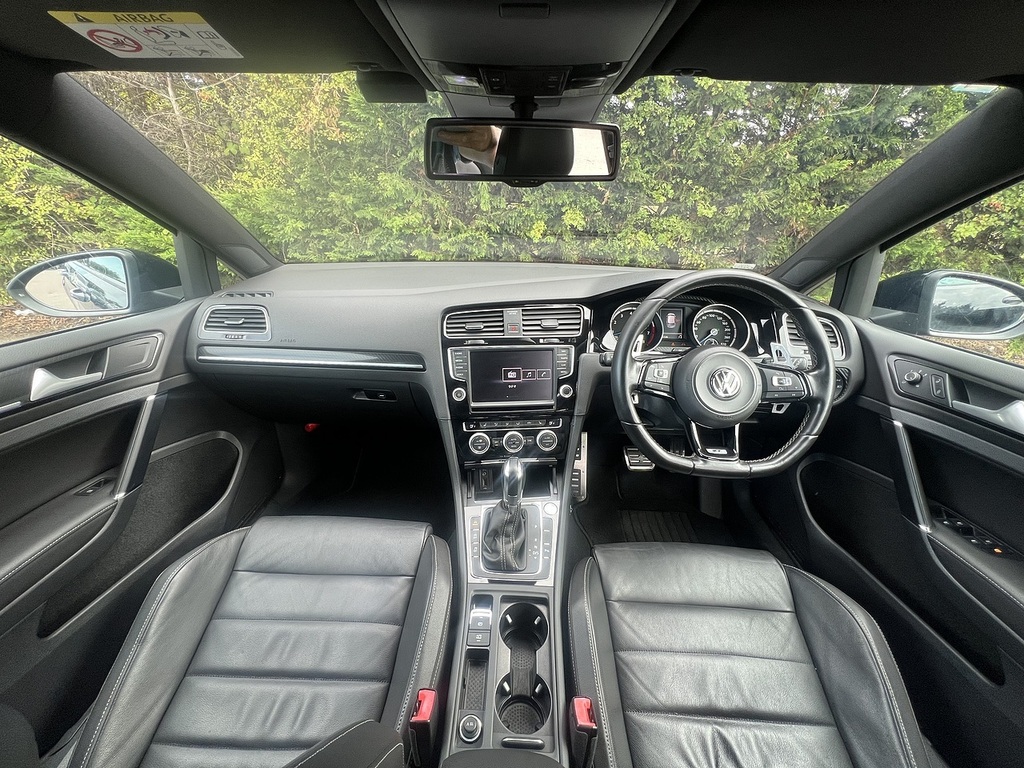 Volkswagen Golf R Black #2