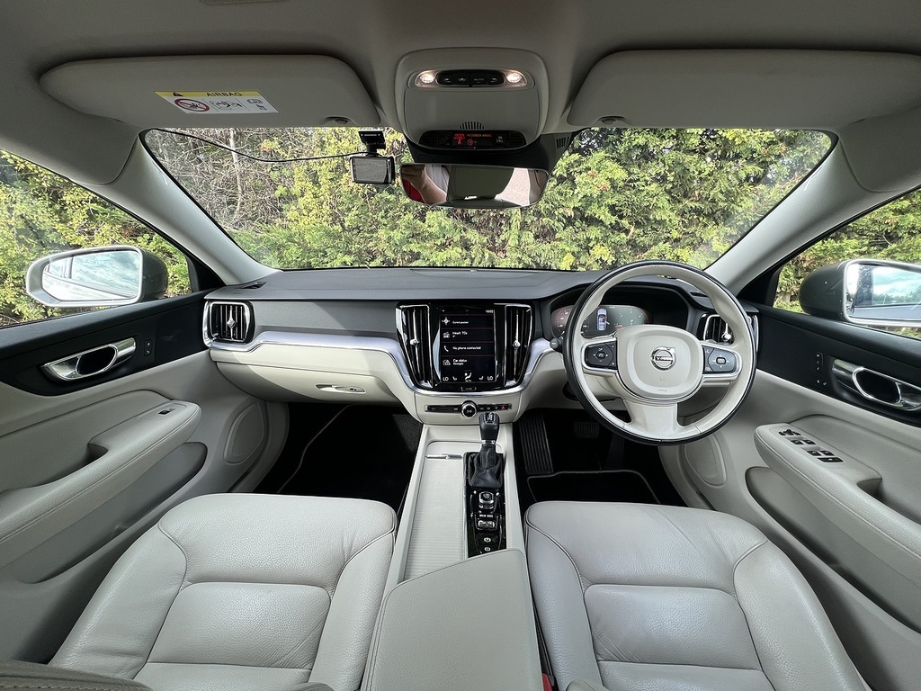 Volvo V60 D3 Momentum Plus Grey #2