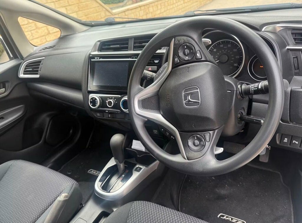 Honda Jazz 1.3L Se White #2
