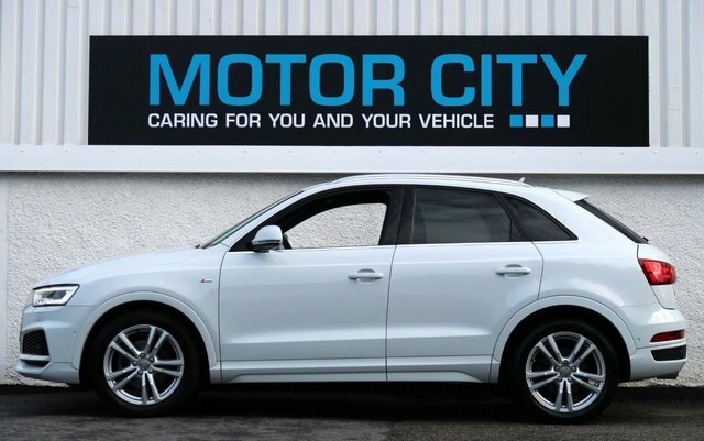 Audi Q3 Q3 Sport Tfsi S-a Black #4