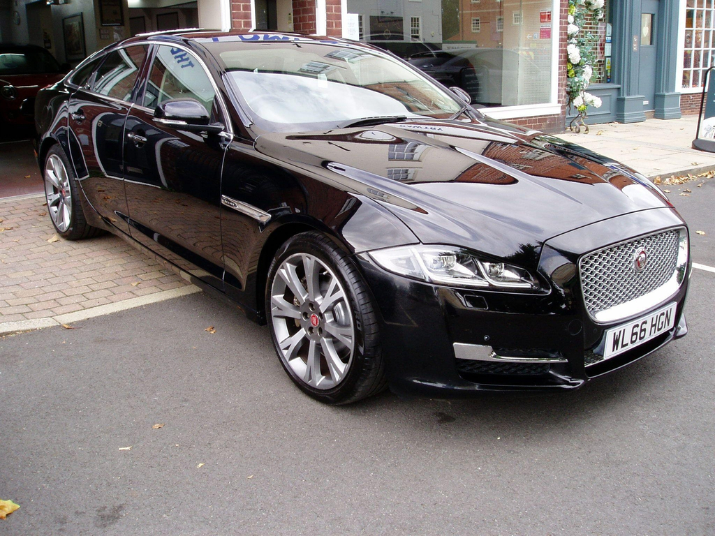 Jaguar XJ Black #33