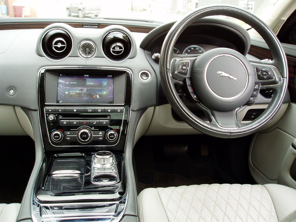 Jaguar XJ Black #22