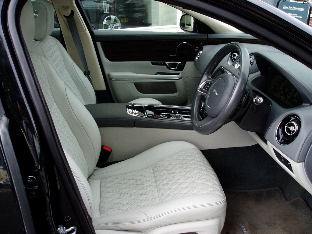 Jaguar XJ Black #13