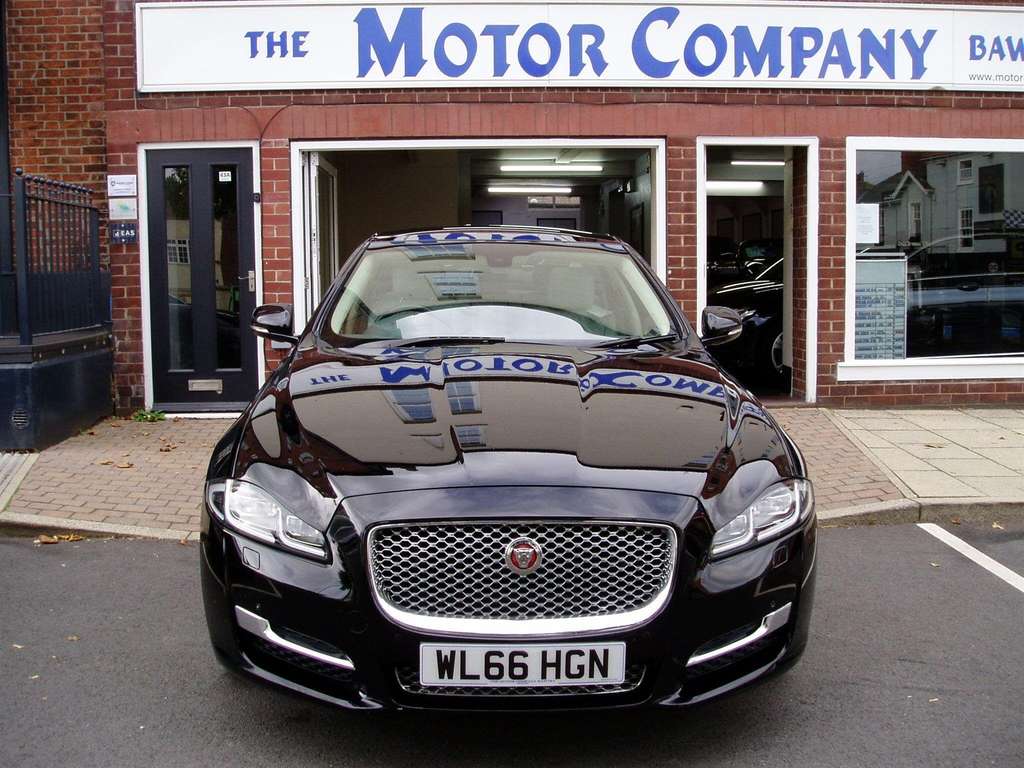 Jaguar XJ Black #29