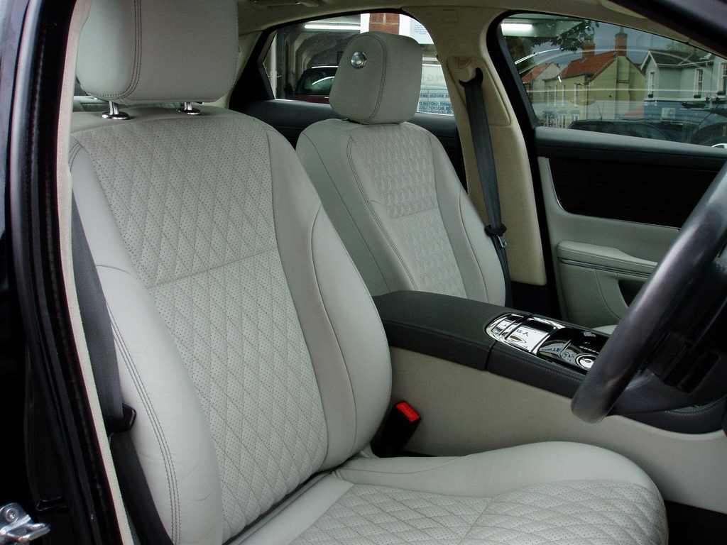 Jaguar XJ Black #15