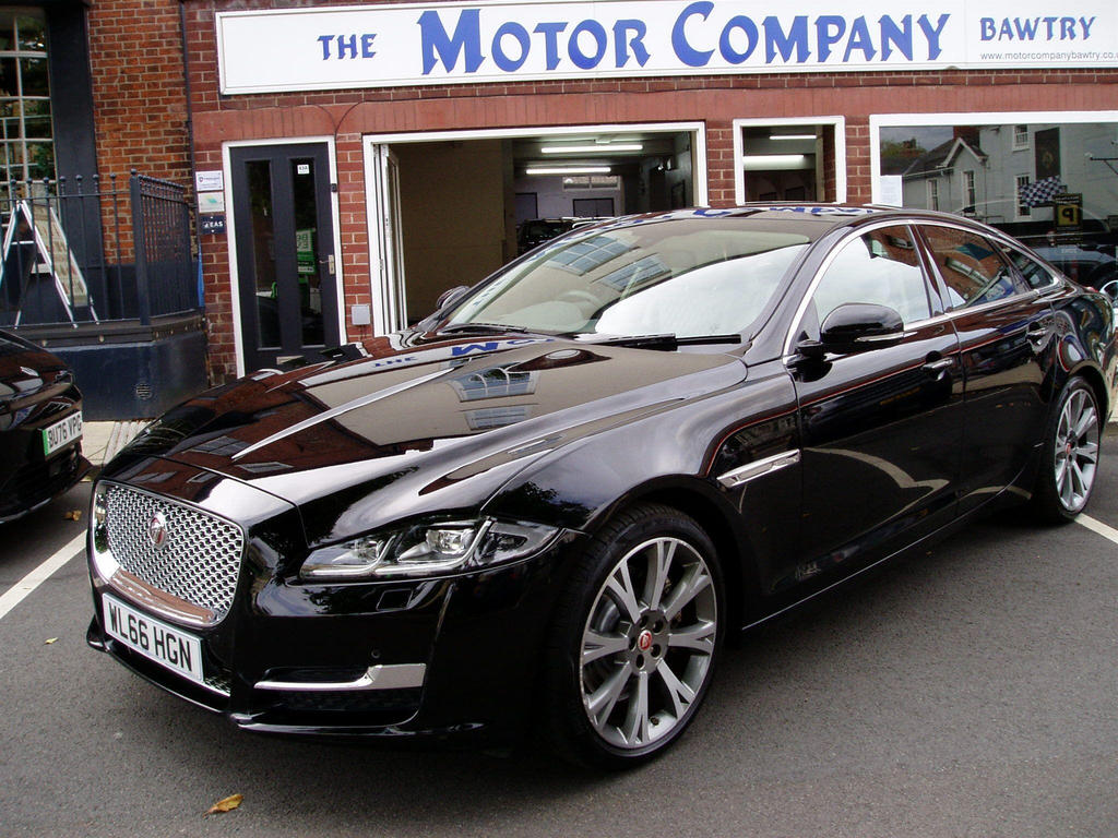 Jaguar XJ Black #10