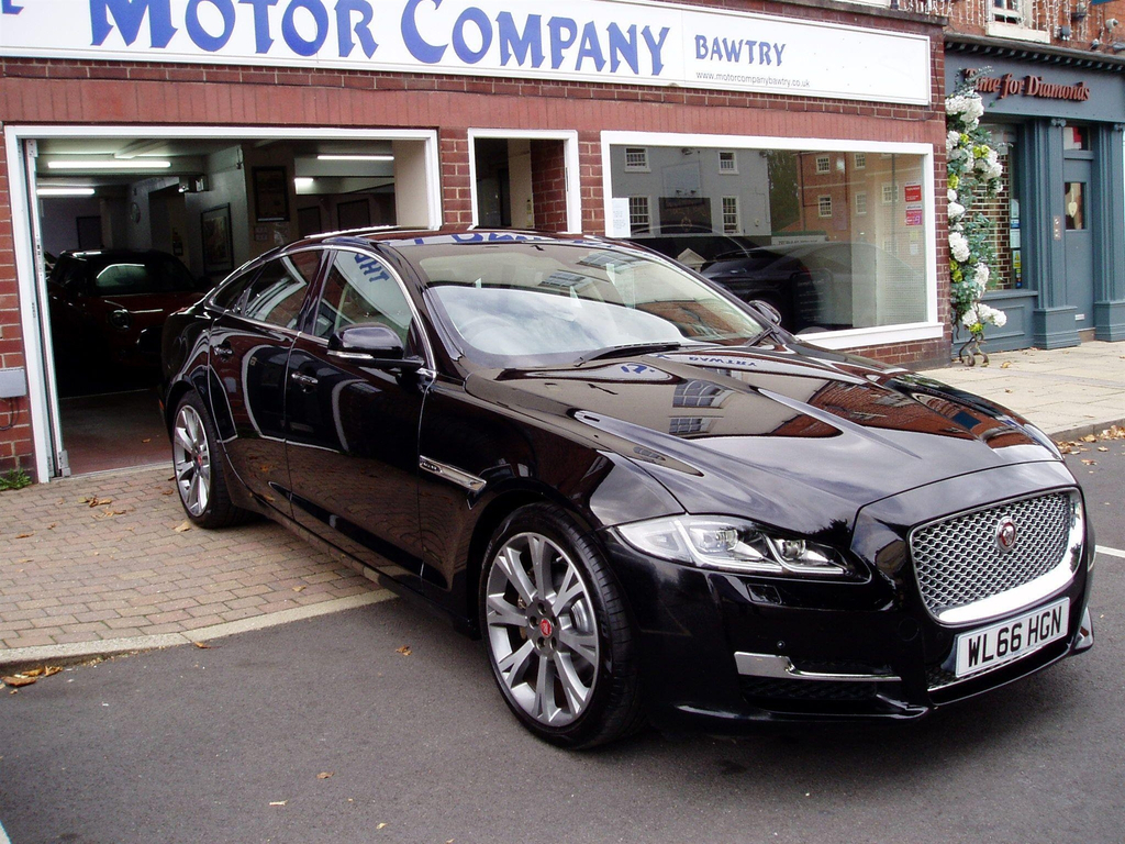 Jaguar XJ Black #28