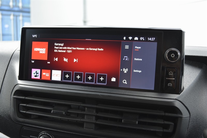 Vauxhall Vivaro Dynamic White #13
