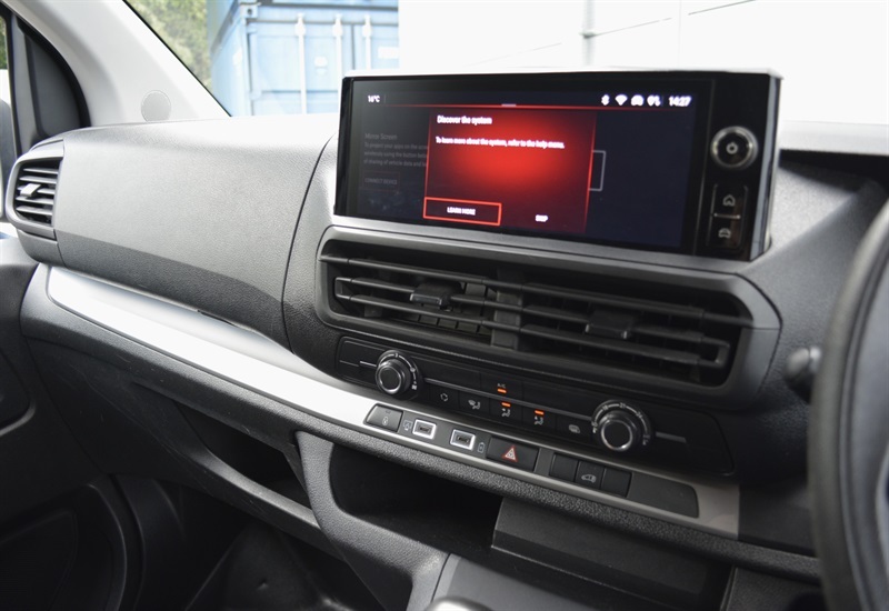 Vauxhall Vivaro Dynamic White #9