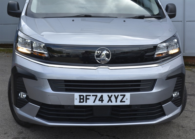 Vauxhall Vivaro Dynamic White #28