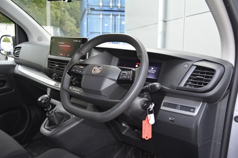 Vauxhall Vivaro Dynamic White #8