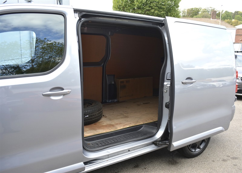 Vauxhall Vivaro Dynamic White #24