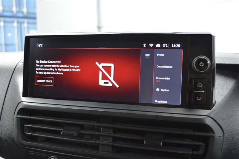Vauxhall Vivaro Dynamic White #14