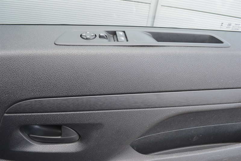 Vauxhall Vivaro Dynamic White #21