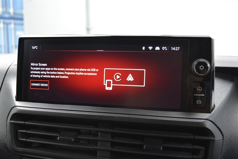Vauxhall Vivaro Dynamic White #12