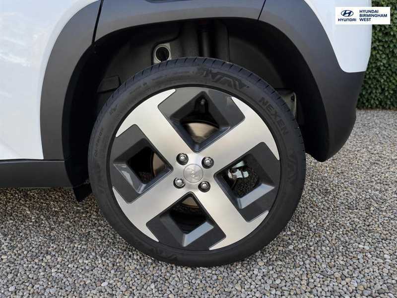 Hyundai Inster Long Range 49Kwh 02 Suv 115 Ps White #5