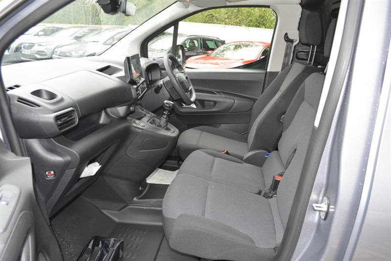 Citroen Berlingo Driver White #10