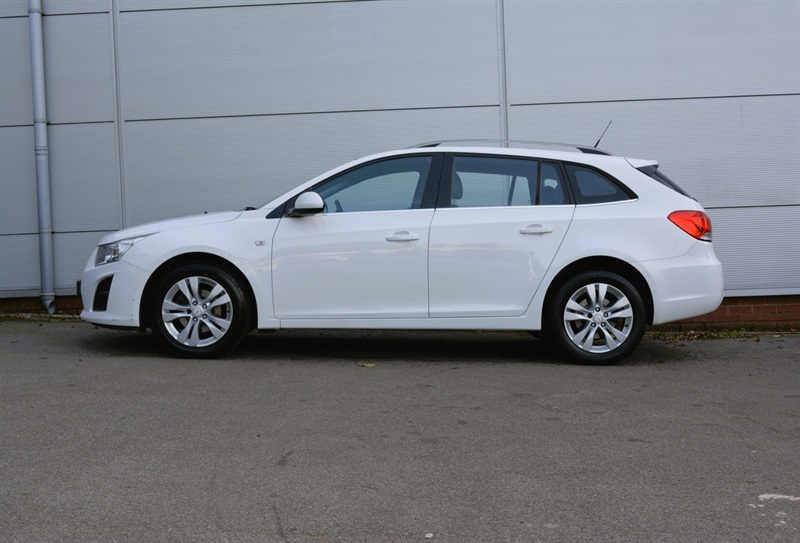 Chevrolet Cruze Ls White #3